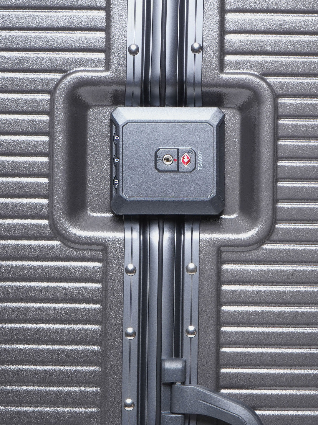 Kinetic Hard top Trolley Luggage Suitcase - Image 20