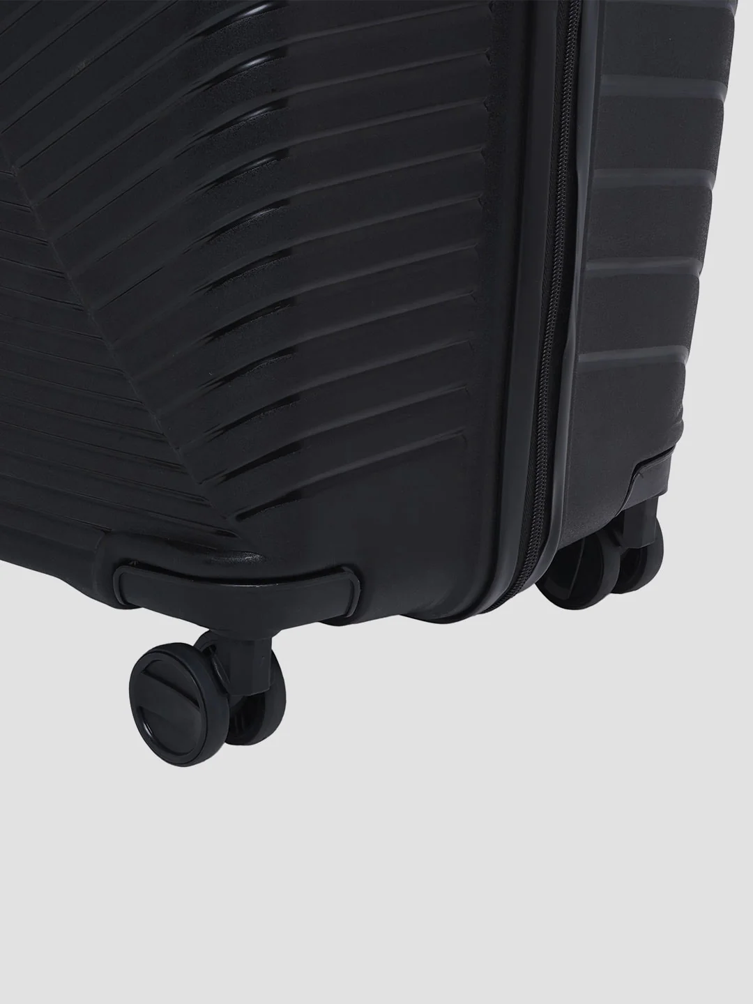 Zurich Hard Top Trolley Luggage Bag - Image 69